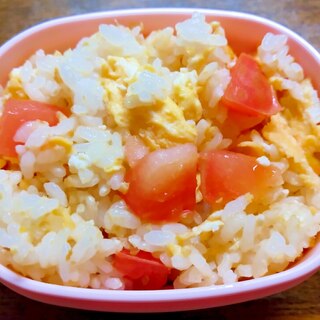 トマトと炒り卵のコンソメ炒めご飯